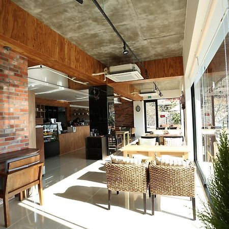 Radiance Tourist Hotel Geoje Bagian luar foto