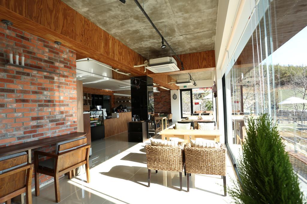 Radiance Tourist Hotel Geoje Bagian luar foto