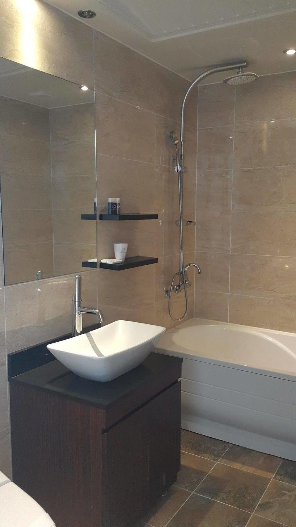 Radiance Tourist Hotel Geoje Bagian luar foto