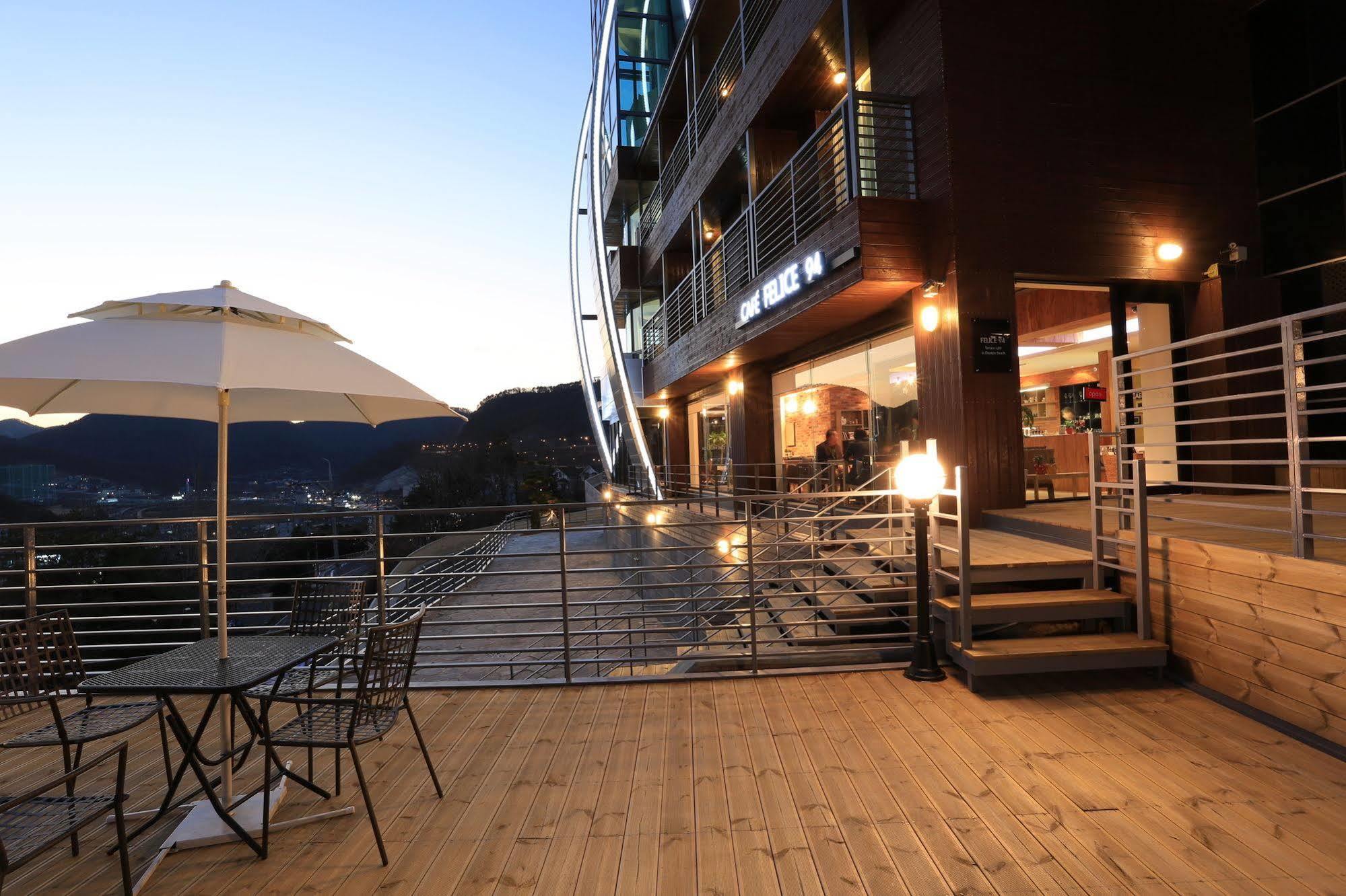 Radiance Tourist Hotel Geoje Bagian luar foto