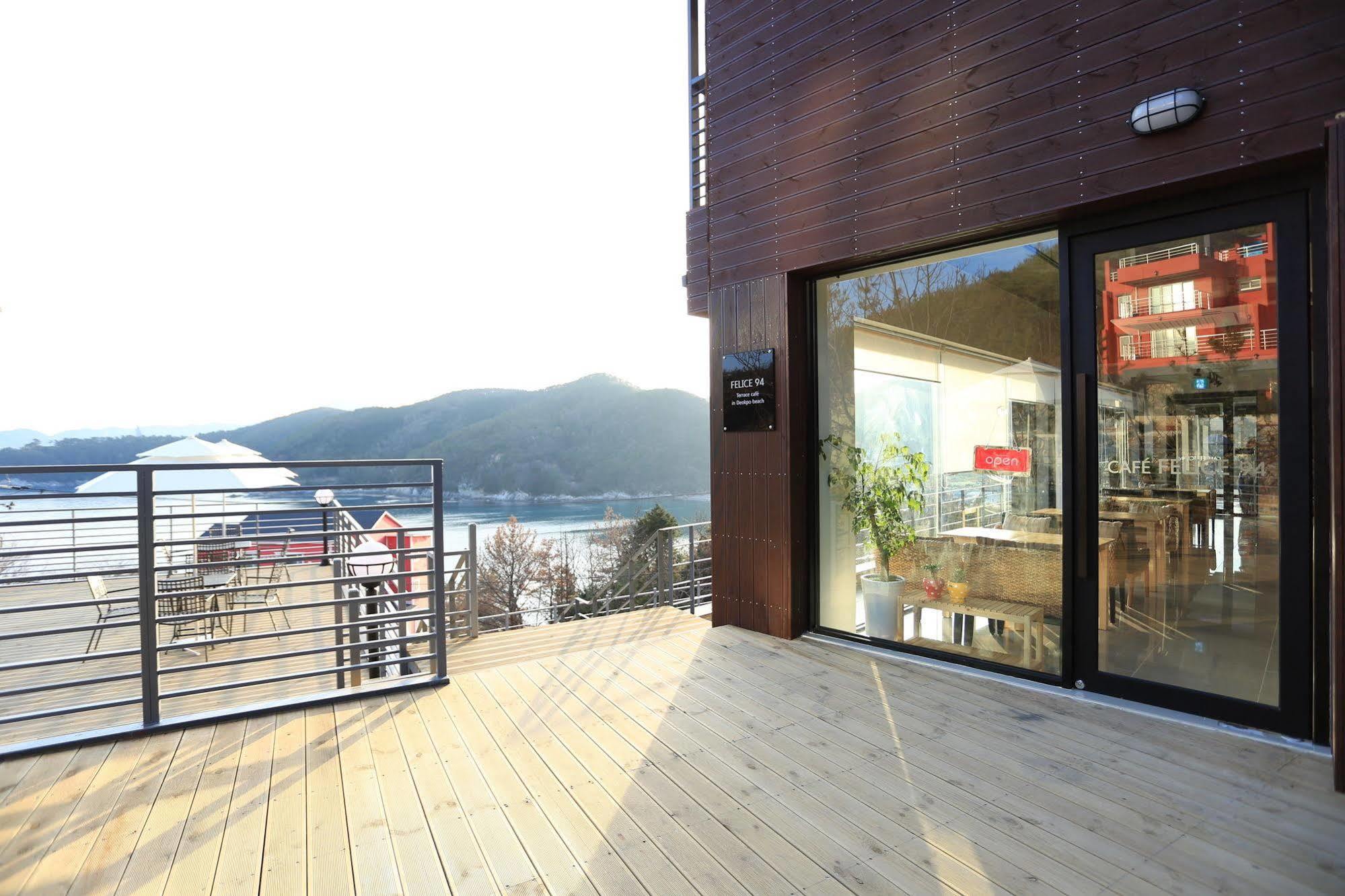 Radiance Tourist Hotel Geoje Bagian luar foto