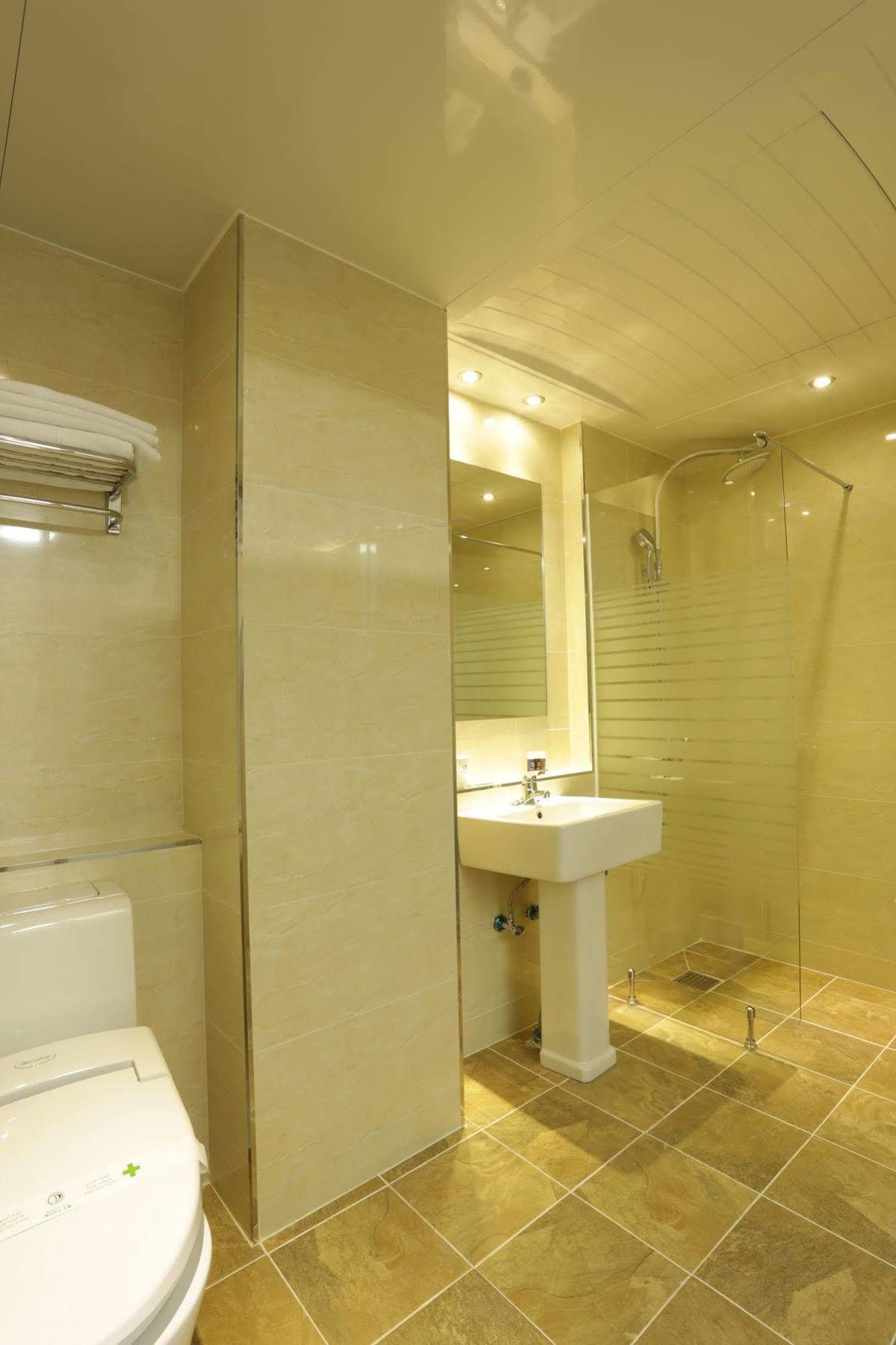 Radiance Tourist Hotel Geoje Bagian luar foto