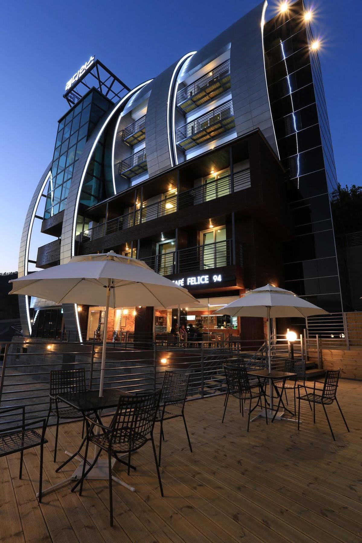 Radiance Tourist Hotel Geoje Bagian luar foto