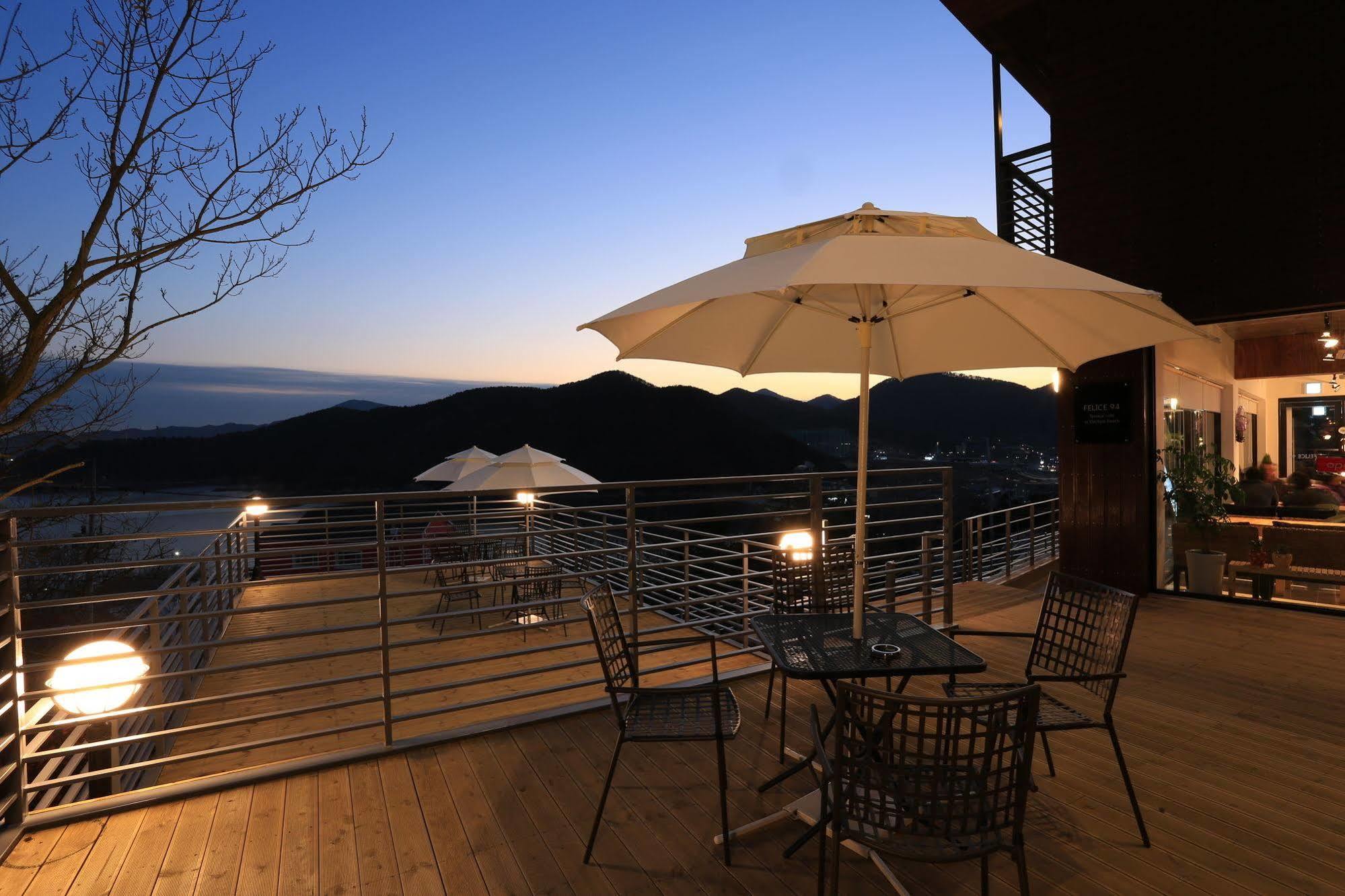 Radiance Tourist Hotel Geoje Bagian luar foto