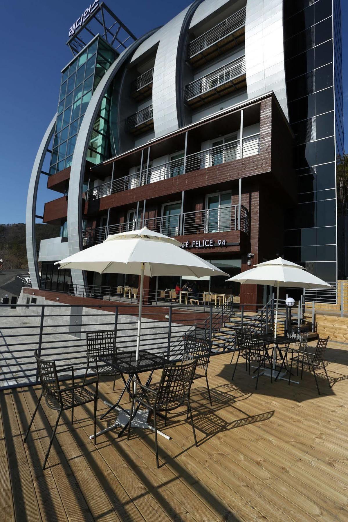 Radiance Tourist Hotel Geoje Bagian luar foto